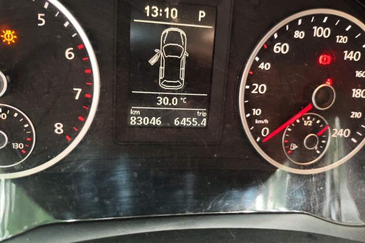 Used Volkswagen Tiguan 2010 2.0 TSI Automatic All-Wheel Drive Flagship Edition Odometer Close Up