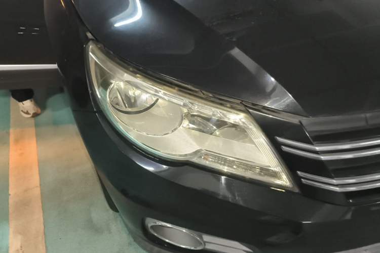 Used Volkswagen Tiguan 2010 1.8TSI Automatic All-Wheel-Drive Elite Edition Right Front Headlight