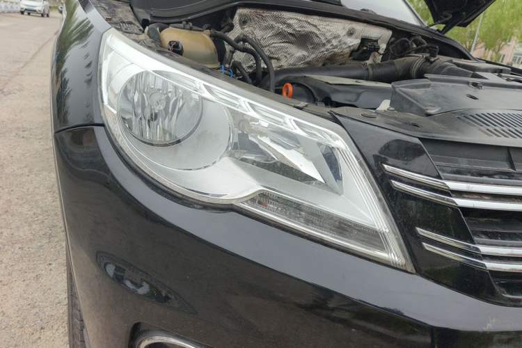Used Volkswagen Tiguan 2010 1.8TSI Automatic All-Wheel-Drive Elite Edition Right Front Headlight