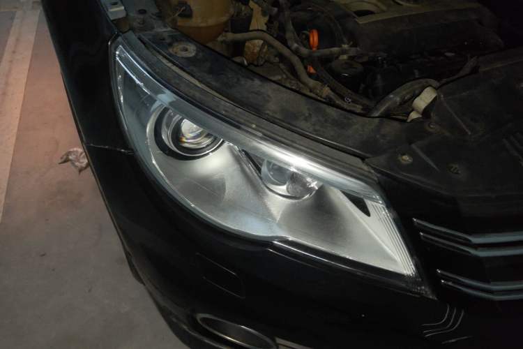 Used Volkswagen Tiguan 2010 2.0 TSI Automatic All-Wheel Drive Flagship Edition Right Front Headlight