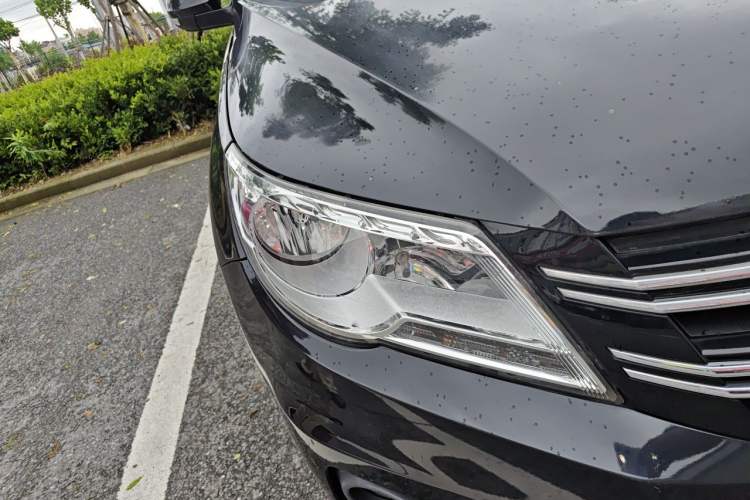 Used Volkswagen Tiguan 2010 1.8 TSI Automatic Two-Wheel Drive Trend Edition Right Front Headlight