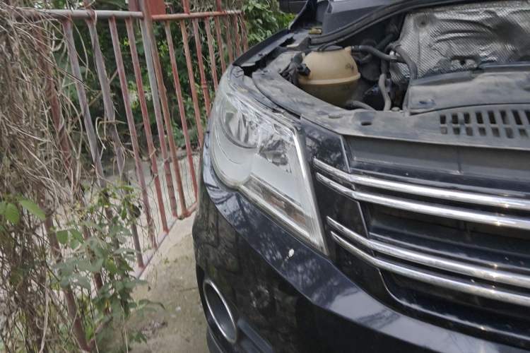 Used Volkswagen Tiguan 2010 2.0 TSI Automatic All-Wheel-Drive Elite Edition Right Front Headlight