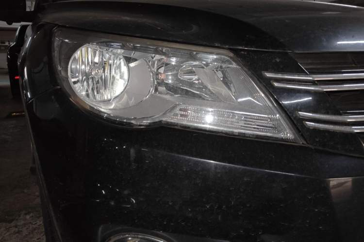 Used Volkswagen Tiguan 2010 1.8TSI Automatic All-Wheel-Drive Elite Edition Right Front Headlight