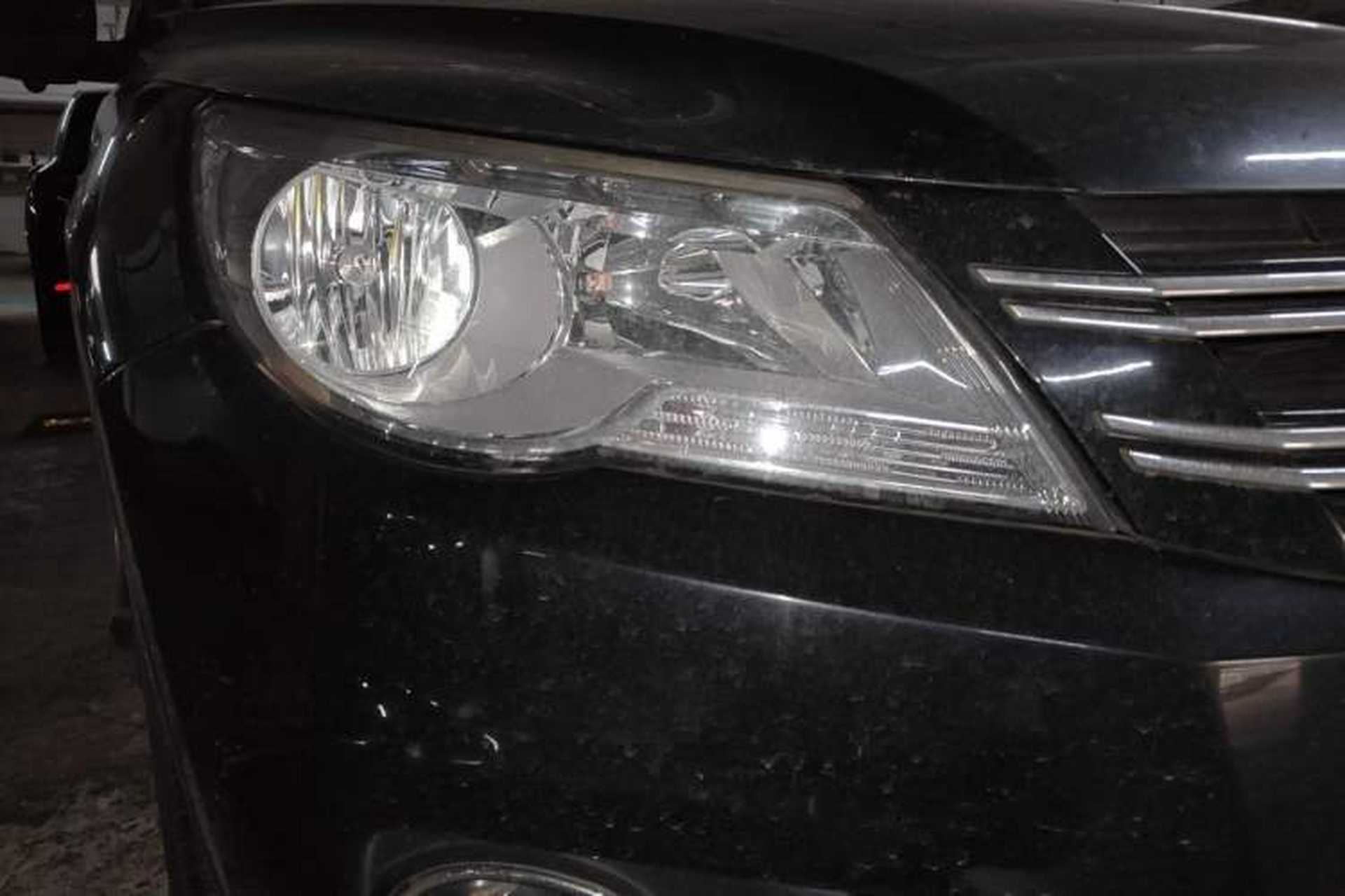 Used Volkswagen Tiguan 2010 1.8TSI Automatic All-Wheel-Drive Elite Edition Right Front Headlight