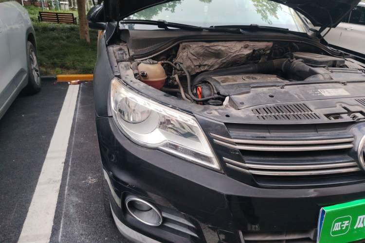 Used Volkswagen Tiguan 2010 1.8TSI Automatic All-Wheel-Drive Elite Edition Right Front Headlight