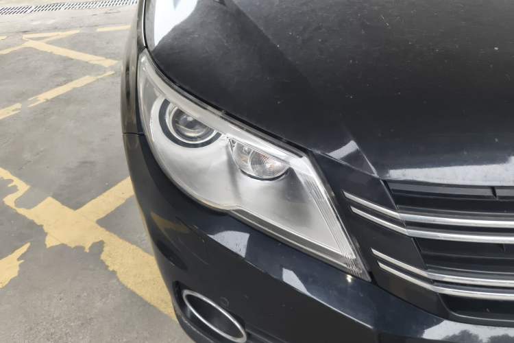 Used Volkswagen Tiguan 2010 2.0 TSI Automatic All-Wheel Drive Flagship Navigation Edition Right Front Headlight