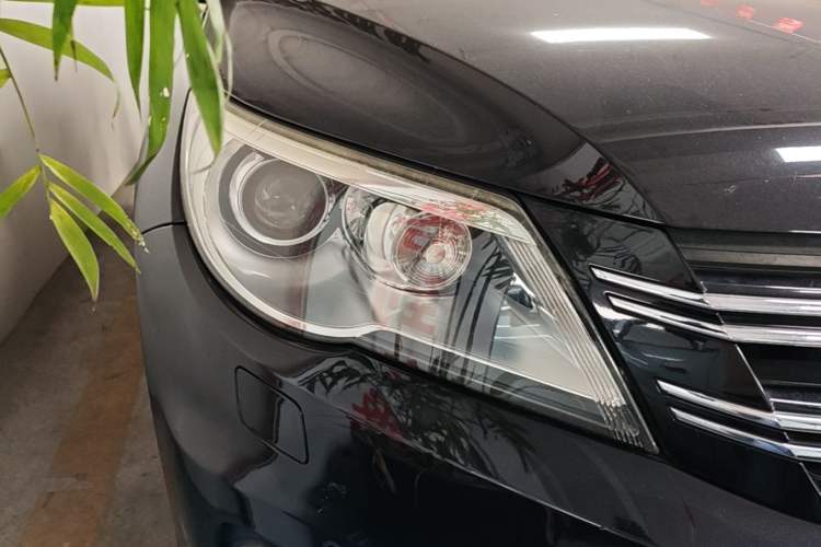 Used Volkswagen Tiguan 2010 2.0 TSI Automatic All-Wheel Drive Flagship Edition Right Front Headlight