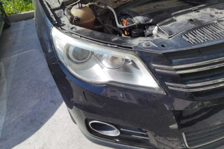 Used Volkswagen Tiguan 2010 2.0 TSI Automatic All-Wheel Drive Flagship Edition Right Front Headlight