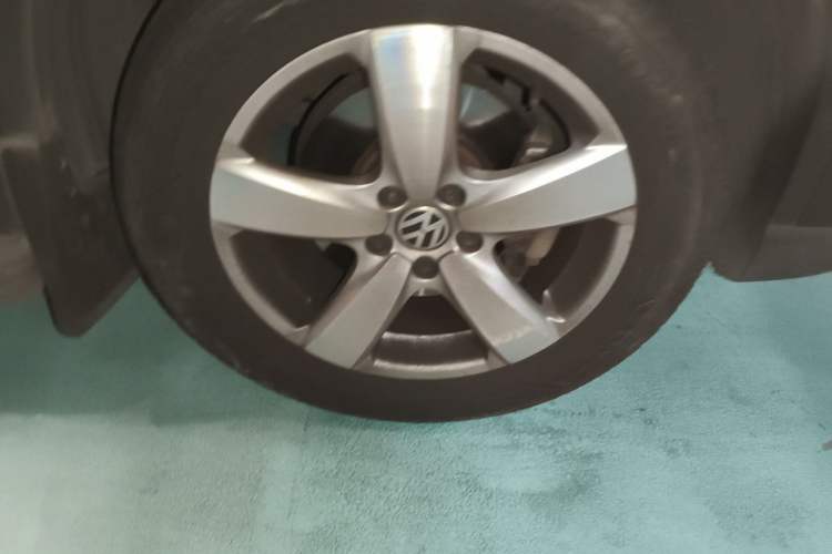 Used Volkswagen Tiguan 2010 1.8TSI Automatic All-Wheel-Drive Elite Edition Right Front Wheel Hub