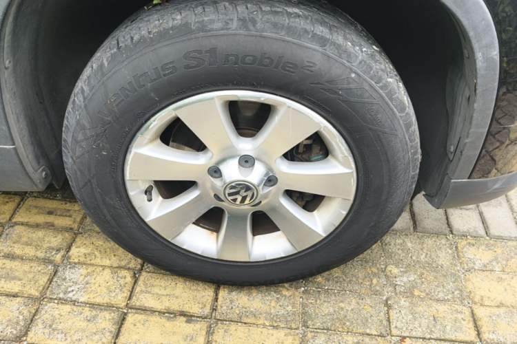 Used Volkswagen Tiguan 2010 1.8 TSI Automatic All-Wheel Drive Fashion Edition Right Front Wheel Hub