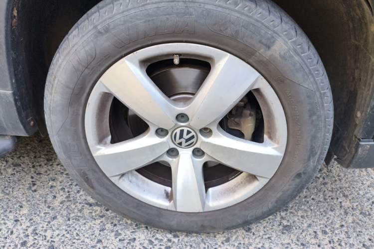 Used Volkswagen Tiguan 2010 1.8TSI Automatic Two-Wheel Drive Elite Edition Right Front Wheel Hub