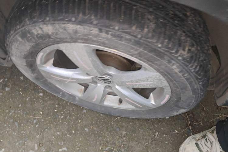 Used Volkswagen Tiguan 2010 2.0 TSI Automatic All-Wheel-Drive Elite Edition Right Front Wheel Hub
