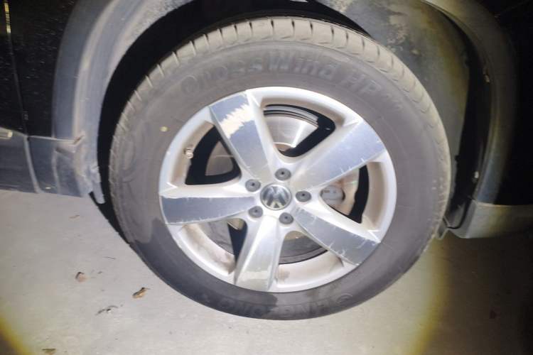 Used Volkswagen Tiguan 2010 1.8TSI Automatic All-Wheel-Drive Elite Edition Right Front Wheel Hub