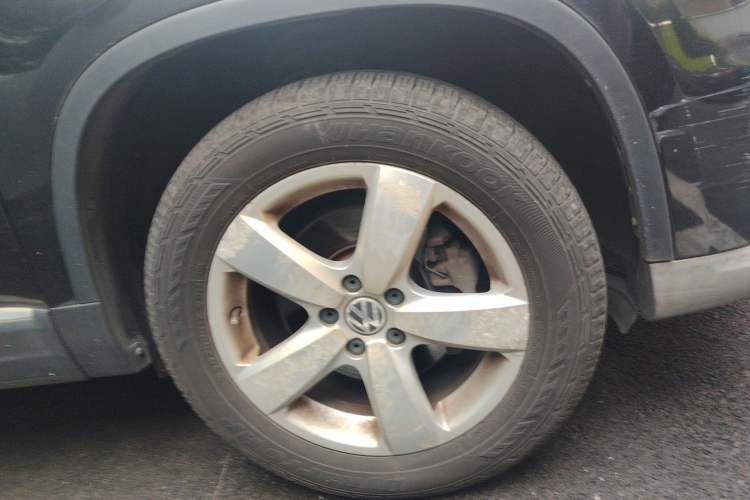 Used Volkswagen Tiguan 2010 1.8TSI Automatic All-Wheel-Drive Elite Edition Right Front Wheel Hub