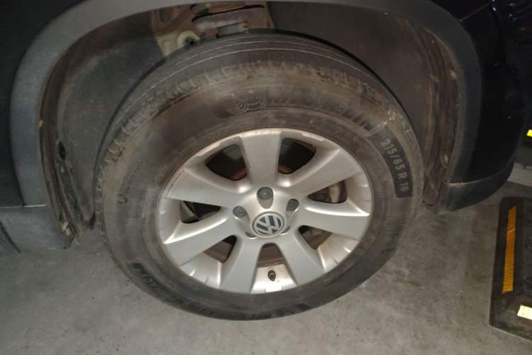 Used Volkswagen Tiguan 2010 1.8 TSI Automatic Two-Wheel Drive Trend Edition Right Front Wheel Hub
