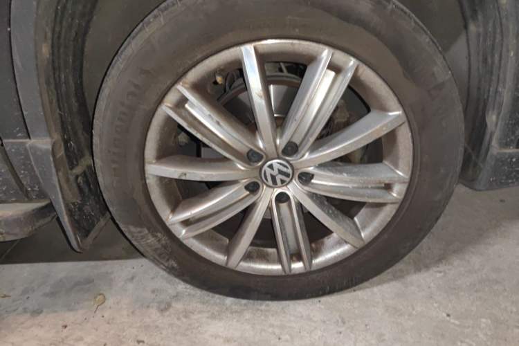 Used Volkswagen Tiguan 2010 2.0 TSI Automatic All-Wheel Drive Flagship Navigation Edition Right Front Wheel Hub