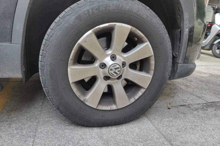 Used Volkswagen Tiguan 2010 1.8 TSI Automatic Two-Wheel Drive Trend Edition Right Front Wheel Hub