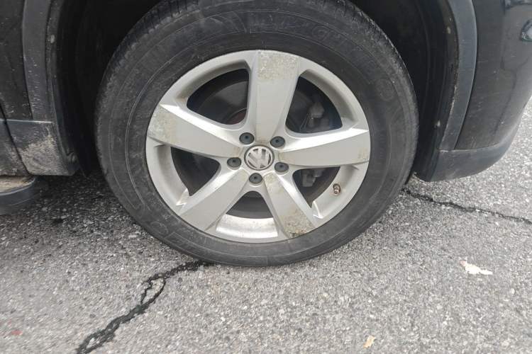 Used Volkswagen Tiguan 2010 1.8TSI Automatic All-Wheel-Drive Elite Edition Right Front Wheel Hub
