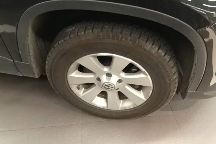 Used Volkswagen Tiguan 2010 1.8 TSI Automatic All-Wheel Drive Fashion Edition Right Front Wheel Hub
