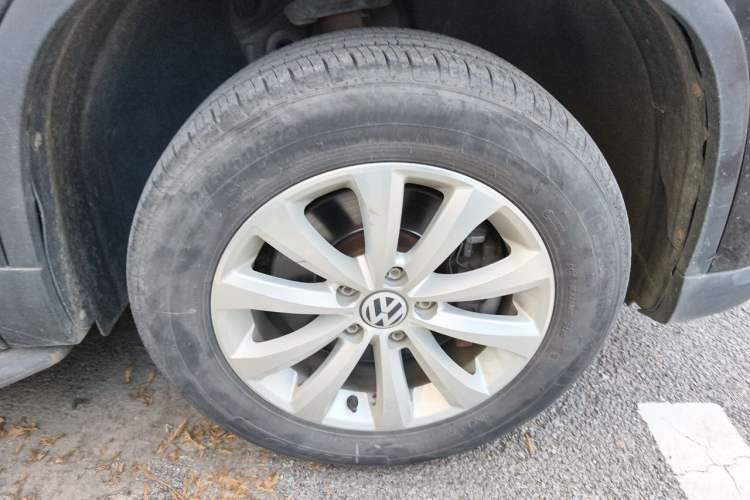 Used Volkswagen Tiguan 2010 1.8 TSI Automatic Two-Wheel Drive Trend Edition Right Front Wheel Hub