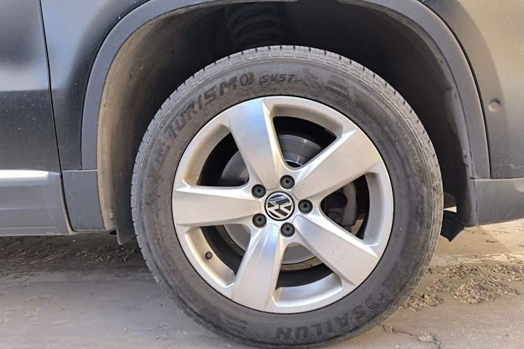 Used Volkswagen Tiguan 2010 1.8TSI Automatic All-Wheel-Drive Elite Edition Right Front Wheel Hub