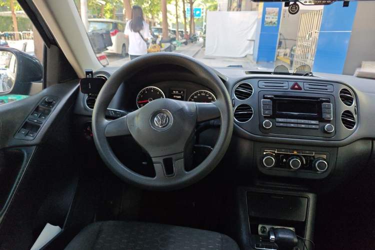 Used Volkswagen Tiguan 2010 1.8 TSI Automatic Two-Wheel Drive Urban Edition Steering Wheel