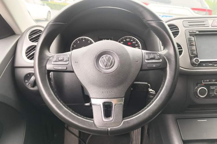 Used Volkswagen Tiguan 2010 1.8 TSI Automatic All-Wheel Drive Fashion Edition Steering Wheel