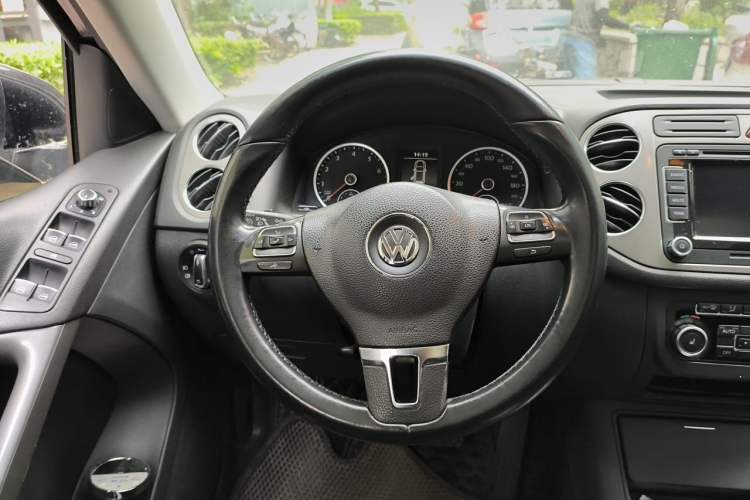 Used Volkswagen Tiguan 2010 2.0 TSI Automatic All-Wheel Drive Flagship Edition Steering Wheel