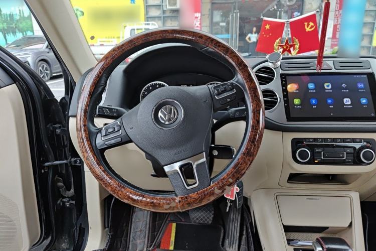 Used Volkswagen Tiguan 2010 1.8 TSI Automatic Two-Wheel Drive Trend Edition Steering Wheel