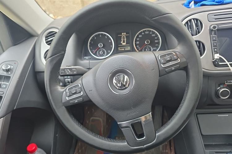 Used Volkswagen Tiguan 2010 2.0 TSI Automatic All-Wheel-Drive Elite Edition Steering Wheel