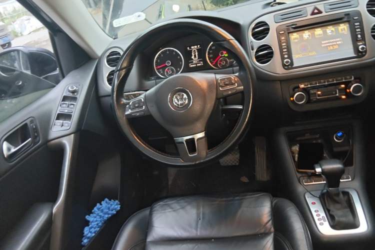 Used Volkswagen Tiguan 2010 2.0 TSI Automatic All-Wheel-Drive Elite Edition Steering Wheel
