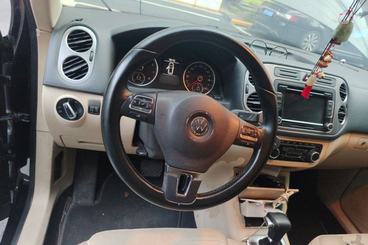 Used Volkswagen Tiguan 2010 1.8TSI Automatic All-Wheel-Drive Elite Edition Steering Wheel