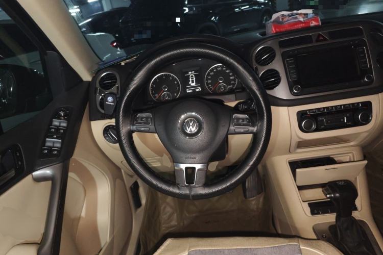 Used Volkswagen Tiguan 2010 1.8 TSI Automatic Two-Wheel Drive Trend Edition Steering Wheel