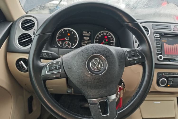 Used Volkswagen Tiguan 2010 1.8 TSI Automatic Two-Wheel Drive Trend Edition Steering Wheel