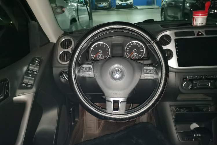 Used Volkswagen Tiguan 2010 1.8 TSI Automatic Two-Wheel Drive Trend Edition Steering Wheel
