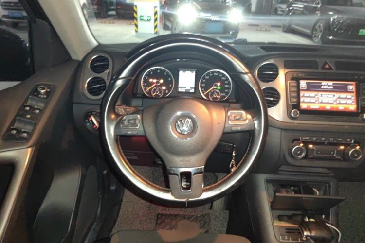 Used Volkswagen Tiguan 2010 2.0 TSI Automatic All-Wheel Drive Flagship Navigation Edition Steering Wheel
