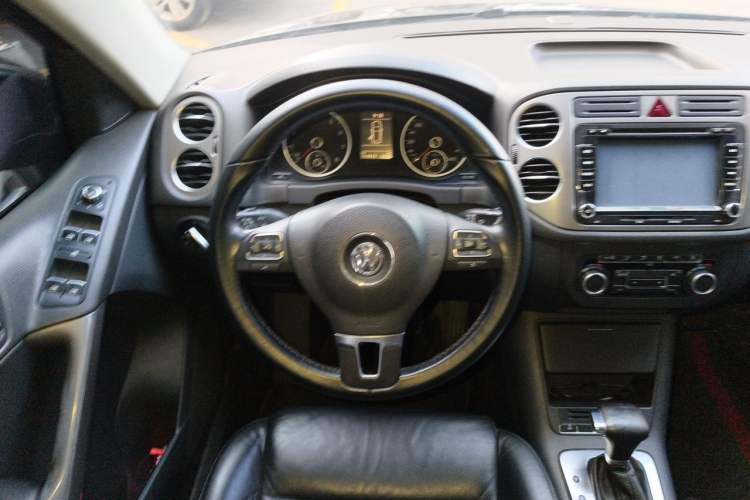 Used Volkswagen Tiguan 2010 1.8 TSI Automatic Two-Wheel Drive Trend Edition Steering Wheel