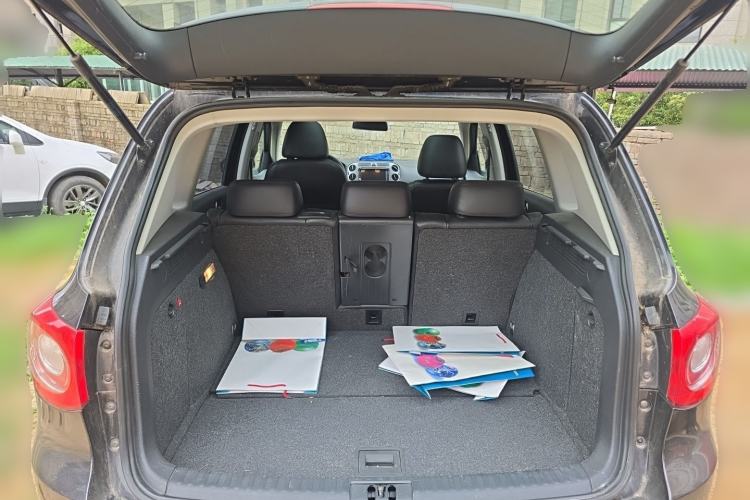 Used Volkswagen Tiguan 2010 2.0 TSI Automatic All-Wheel-Drive Elite Edition Trunk