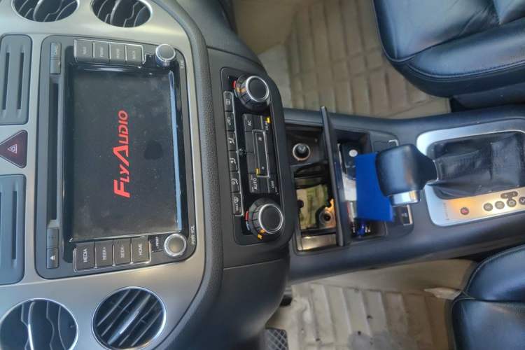 Used Volkswagen Tiguan 2010 1.8 TSI Automatic All-Wheel Drive Fashion Edition Audio And AC Panel