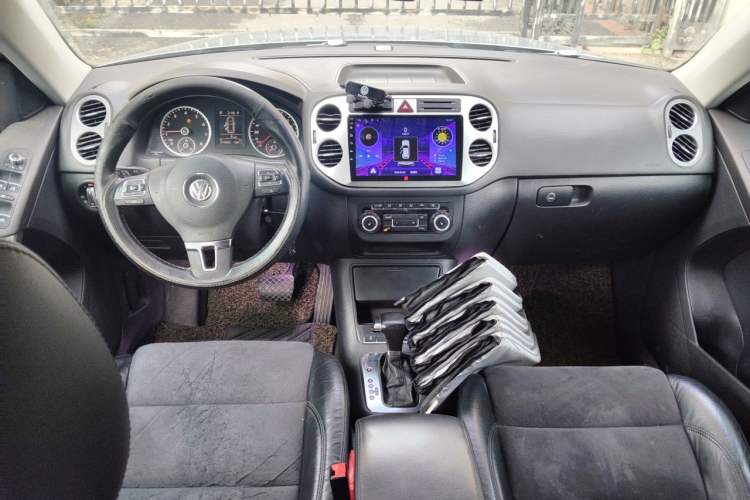 Used Volkswagen Tiguan 2010 2.0 TSI Automatic All-Wheel Drive Flagship Edition Center Console