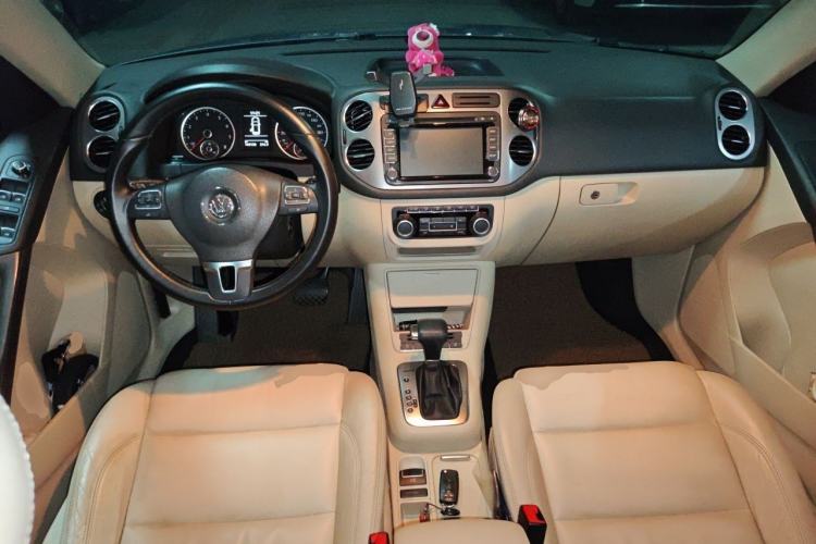 Used Volkswagen Tiguan 2010 2.0 TSI Automatic All-Wheel-Drive Elite Edition Center Console