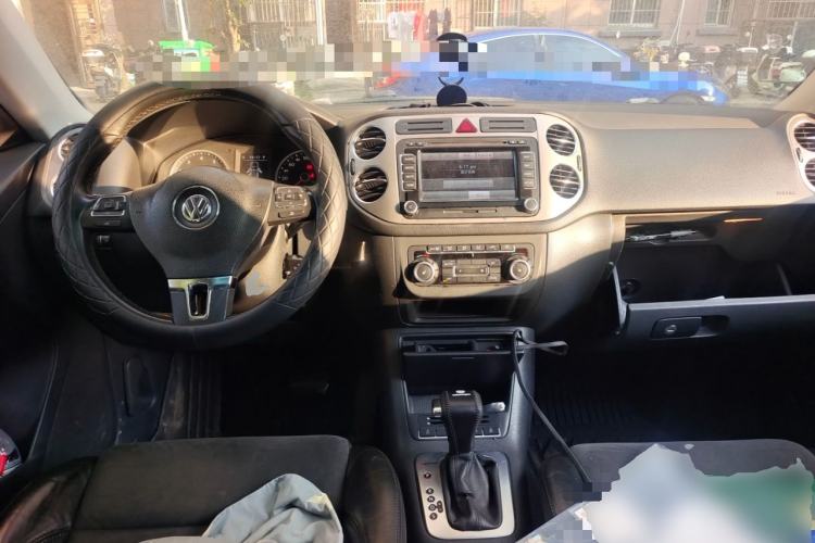 Used Volkswagen Tiguan 2010 2.0 TSI Automatic All-Wheel Drive Flagship Navigation Edition Center Console