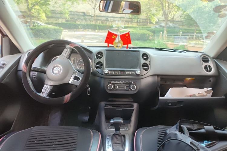 Used Volkswagen Tiguan 2010 1.8TSI Automatic All-Wheel-Drive Elite Edition Center Console