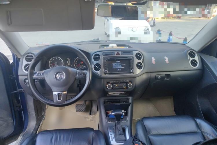 Used Volkswagen Tiguan 2010 1.8 TSI Automatic All-Wheel Drive Fashion Edition Center Console
