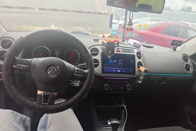 Used Volkswagen Tiguan 2010 2.0 TSI Automatic All-Wheel Drive Flagship Navigation Edition Center Console