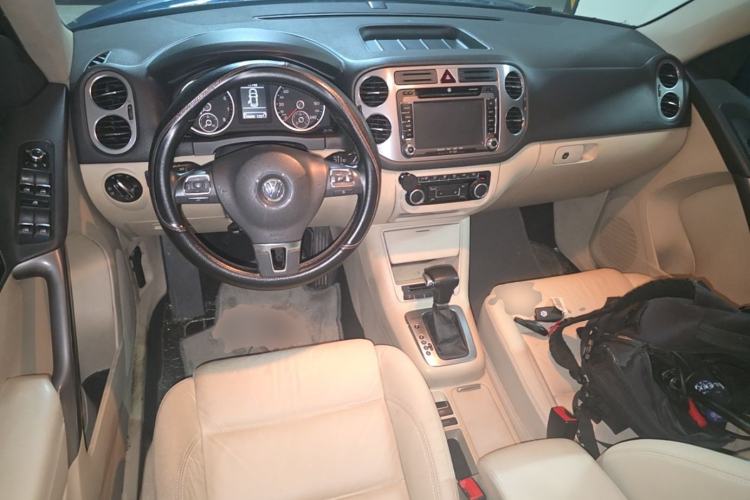 Used Volkswagen Tiguan 2010 1.8TSI Automatic All-Wheel-Drive Elite Edition Center Console