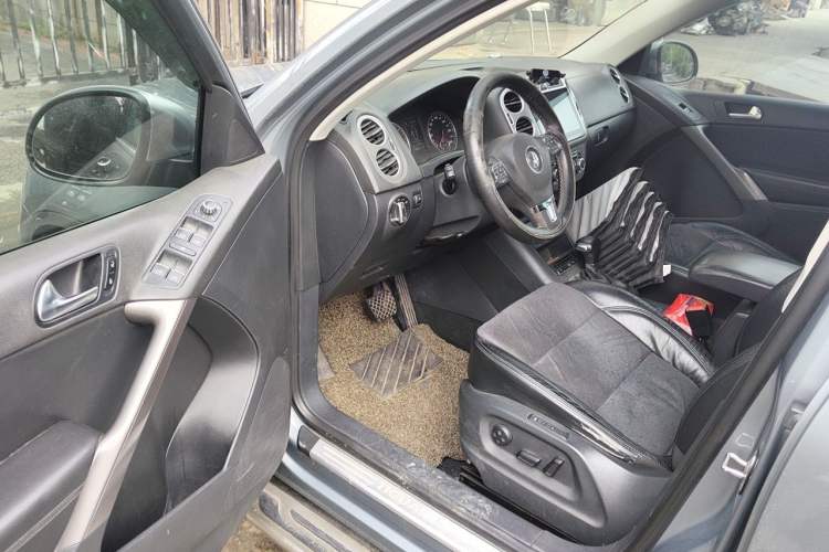 Used Volkswagen Tiguan 2010 2.0 TSI Automatic All-Wheel Drive Flagship Edition Driver Seat