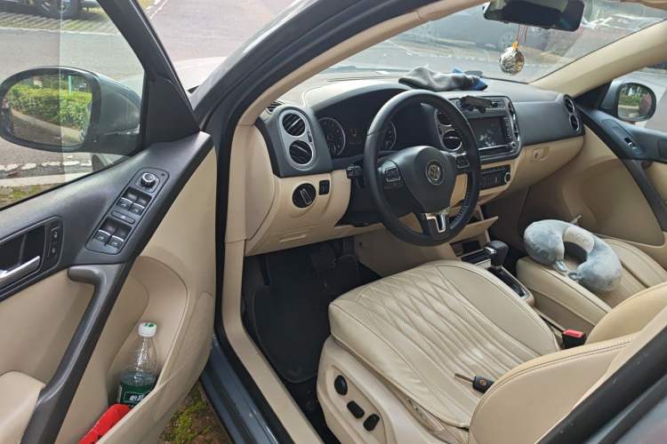 Used Volkswagen Tiguan 2010 1.8 TSI Automatic Two-Wheel Drive Trend Edition Driver Seat