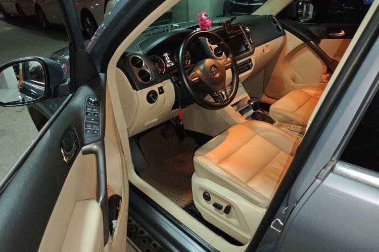 Used Volkswagen Tiguan 2010 2.0 TSI Automatic All-Wheel-Drive Elite Edition Driver Seat