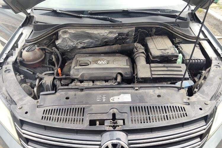 Used Volkswagen Tiguan 2010 2.0 TSI Automatic All-Wheel Drive Flagship Edition Engine Bay